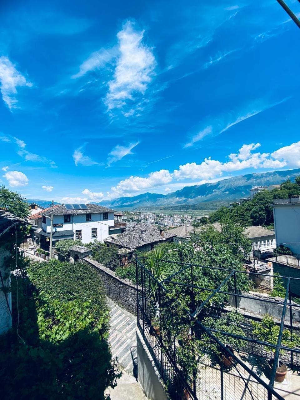 Hida Guest House Gjirokaster Bagian luar foto