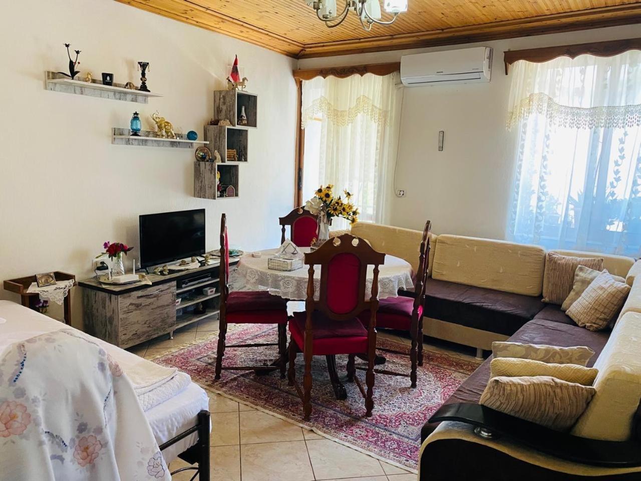 Hida Guest House Gjirokaster Bagian luar foto