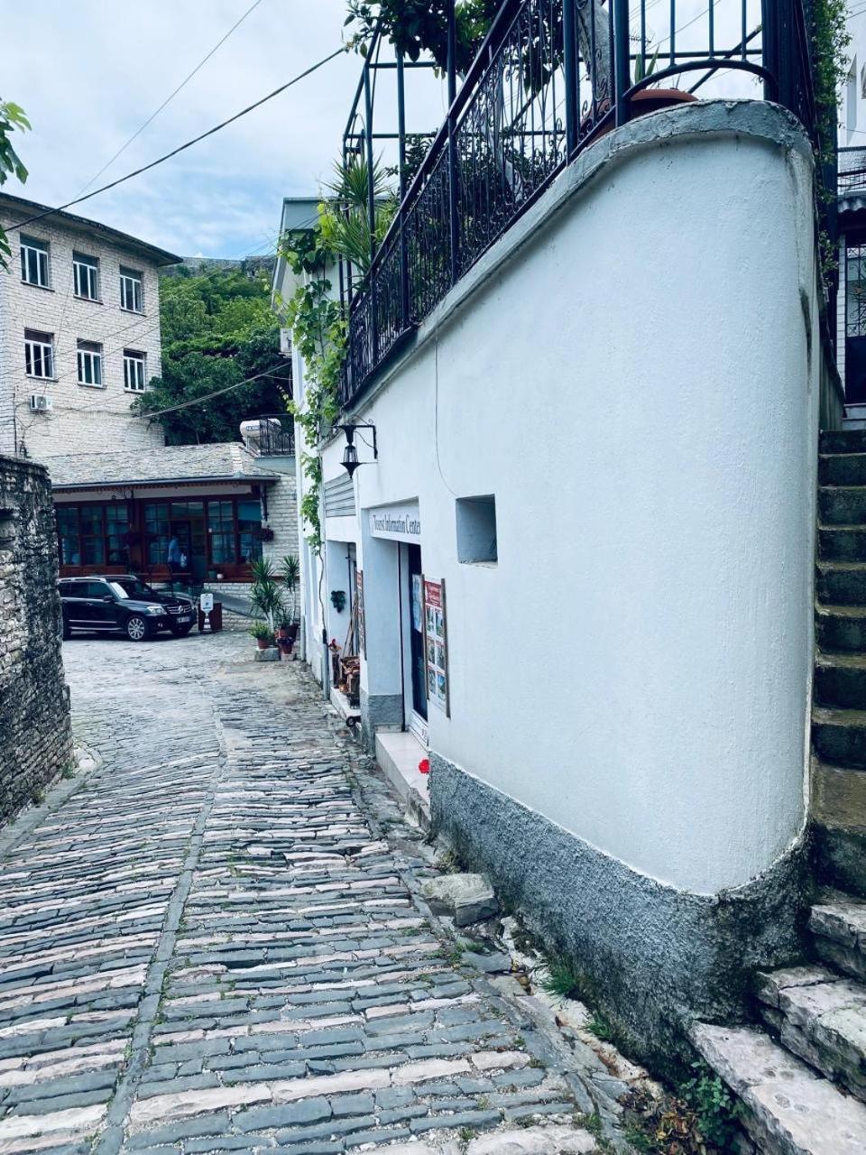 Hida Guest House Gjirokaster Bagian luar foto