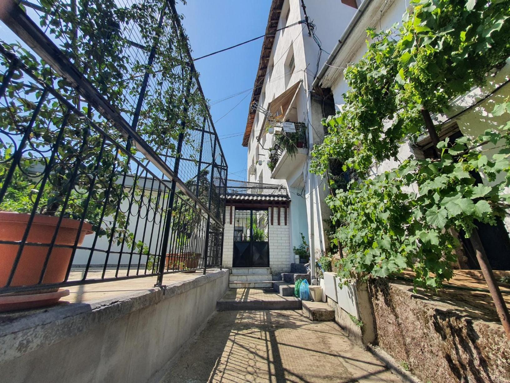 Hida Guest House Gjirokaster Bagian luar foto